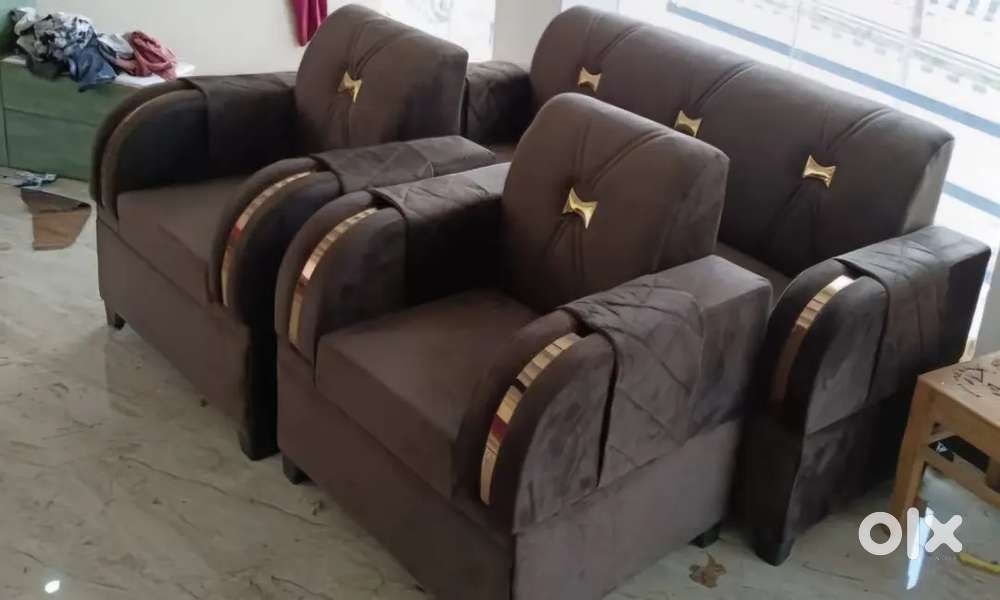 Selling this brand new sofa.