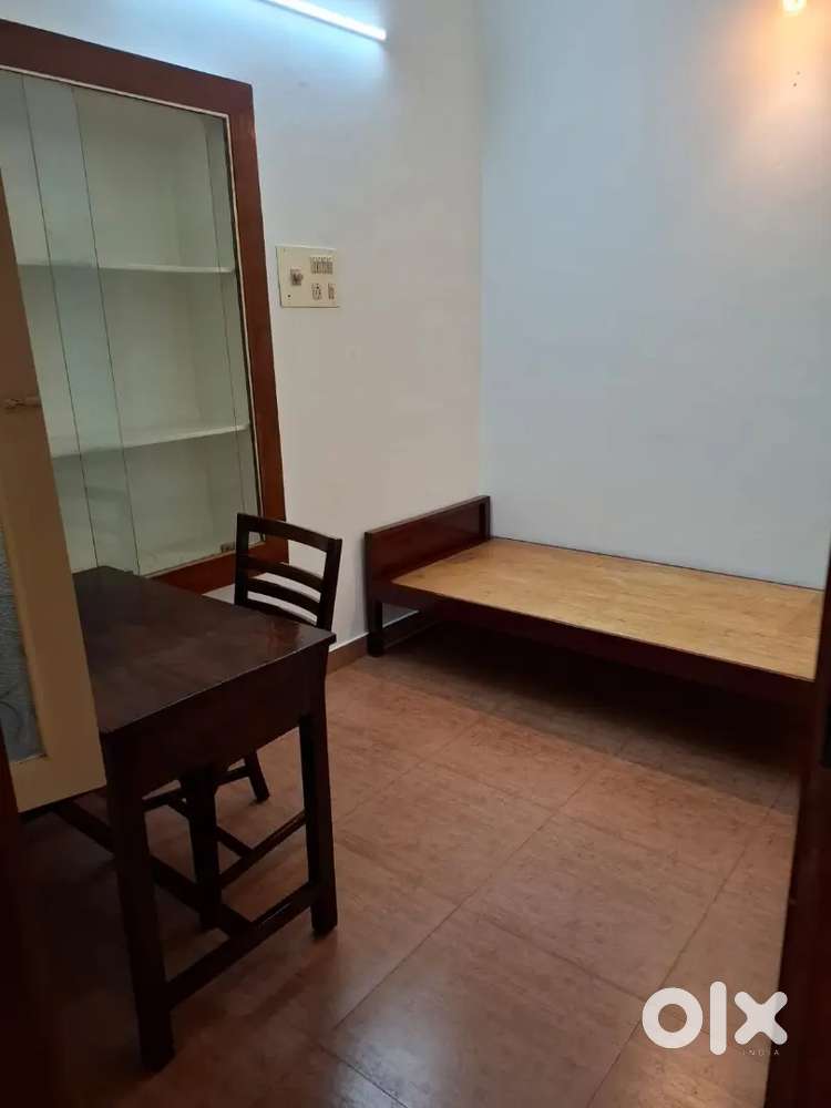 3bhk house for rent step and ramp walking available at paruthipara