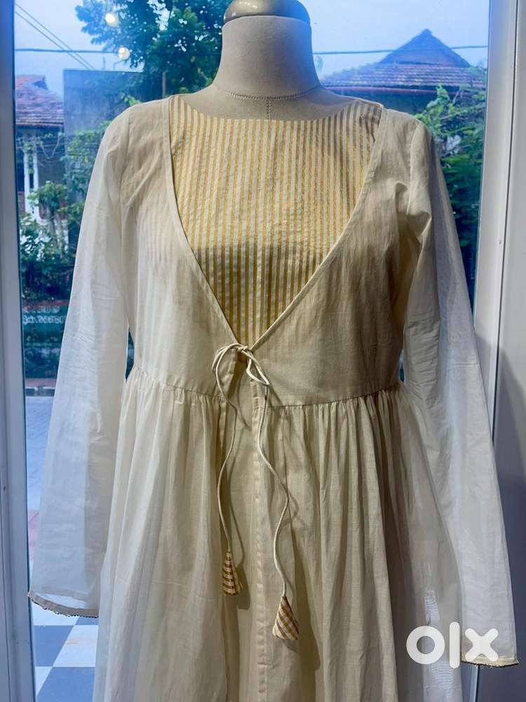 Hiring Female Sales Staff