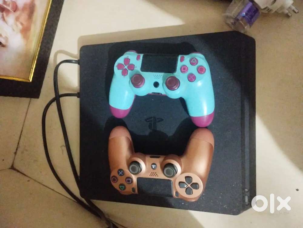 PS4 500 GB with 2 controller