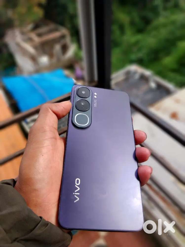 Vivo y300 6month use, original charger and bill box