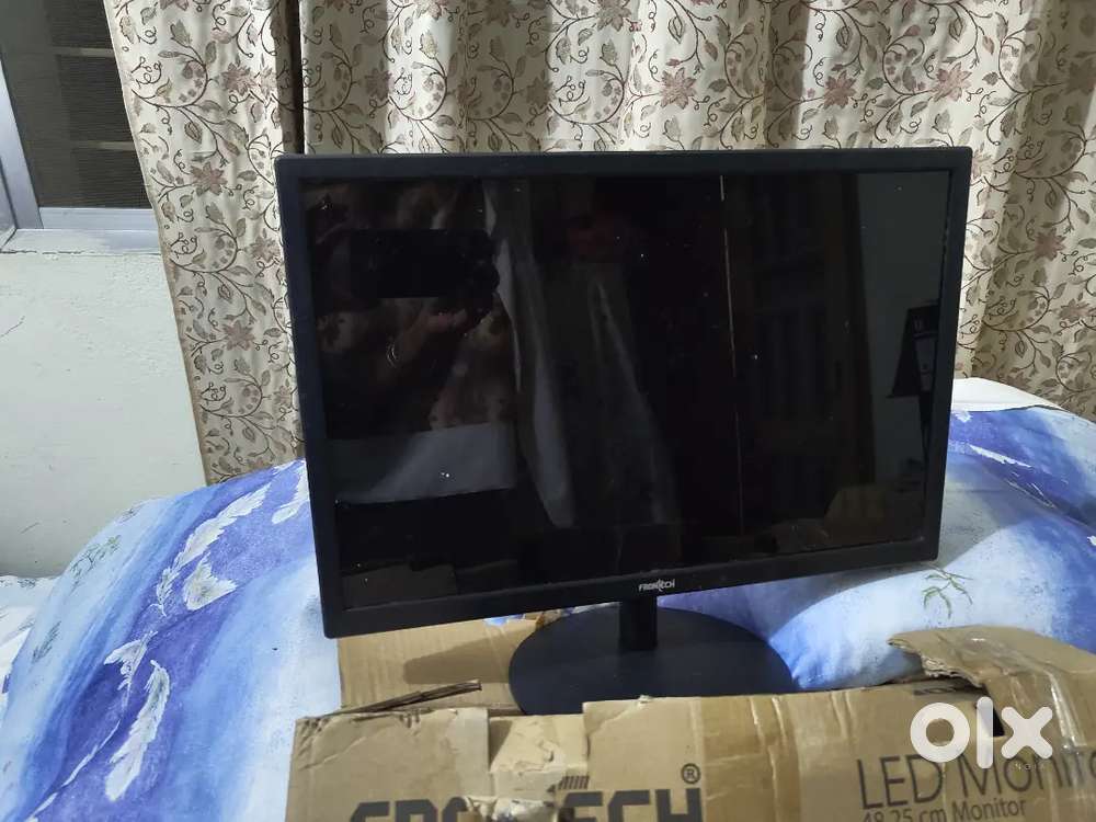 Monitor screen 22 inches, foot massager automatic and mosquito machine