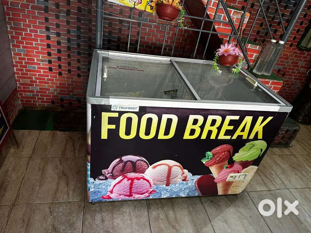 Confectionery and fast food restaurant all facilities