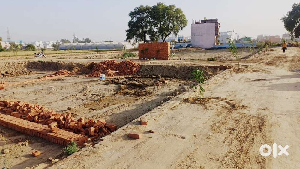 90 गज का प्लाट खरीदे