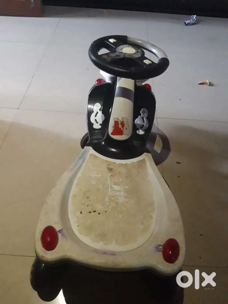 Metro mall ride kid car and collect cash