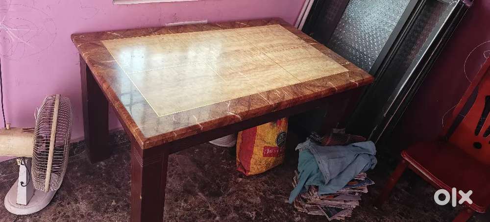 Marble 4-Seater Dining Table for Sale – good condition