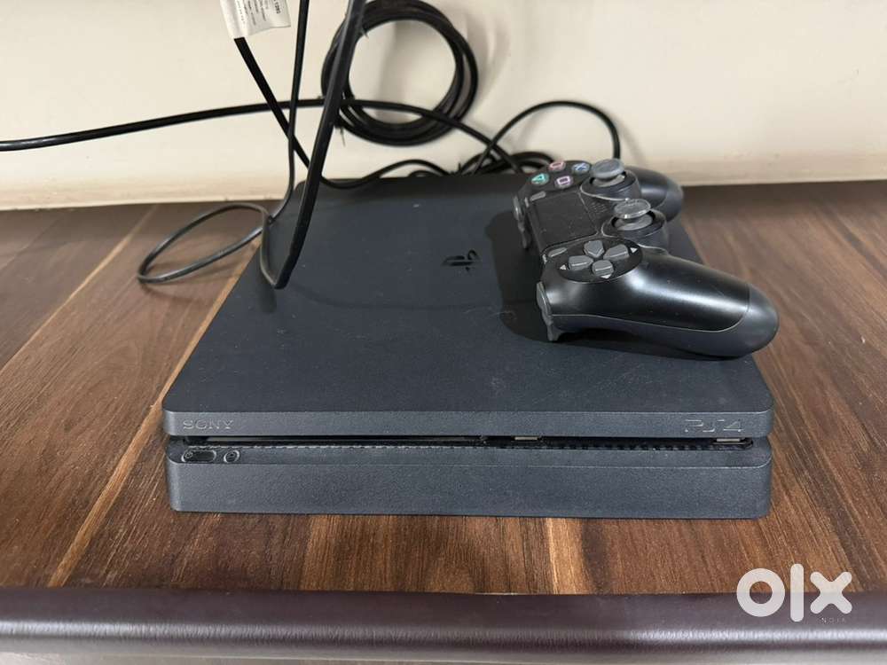PS4 slim model 1 tb
