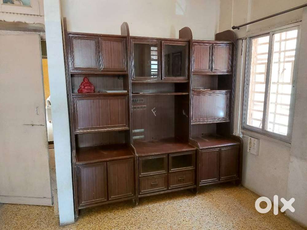 Elegant showcase for home! Great Condition, Fresh polished!