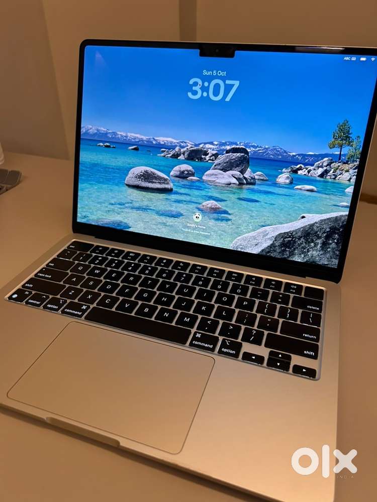 MacBook Air M2 (2022) Starlight 8GB/256GB – Excellent Condition