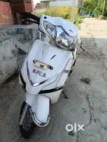 Speedometer, usb charging, service indicator
