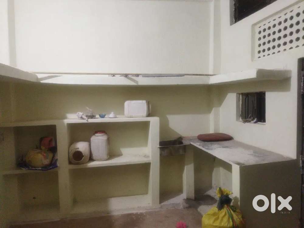 To let for hall and room. Only for girl and family