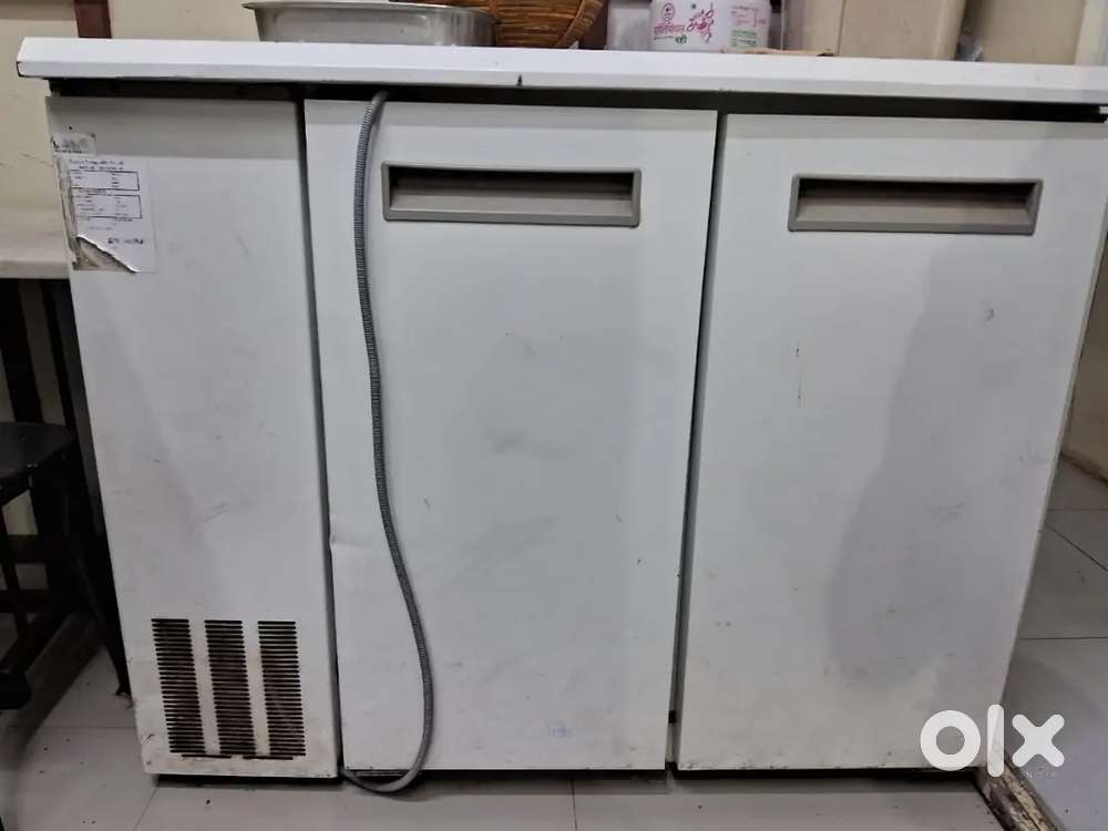 Display counter fridge 2 nos ( 4 ft × 2.5 ft× 3.5 ft hi)
