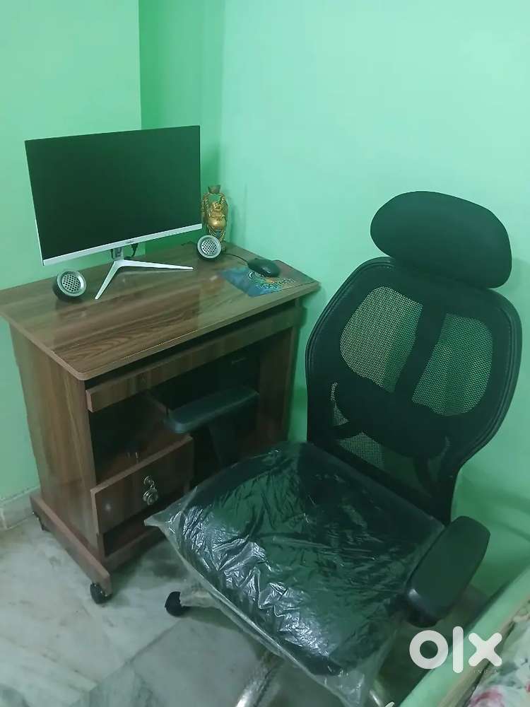 Brand New Desktop With Full Set With Taable and High Back Chair