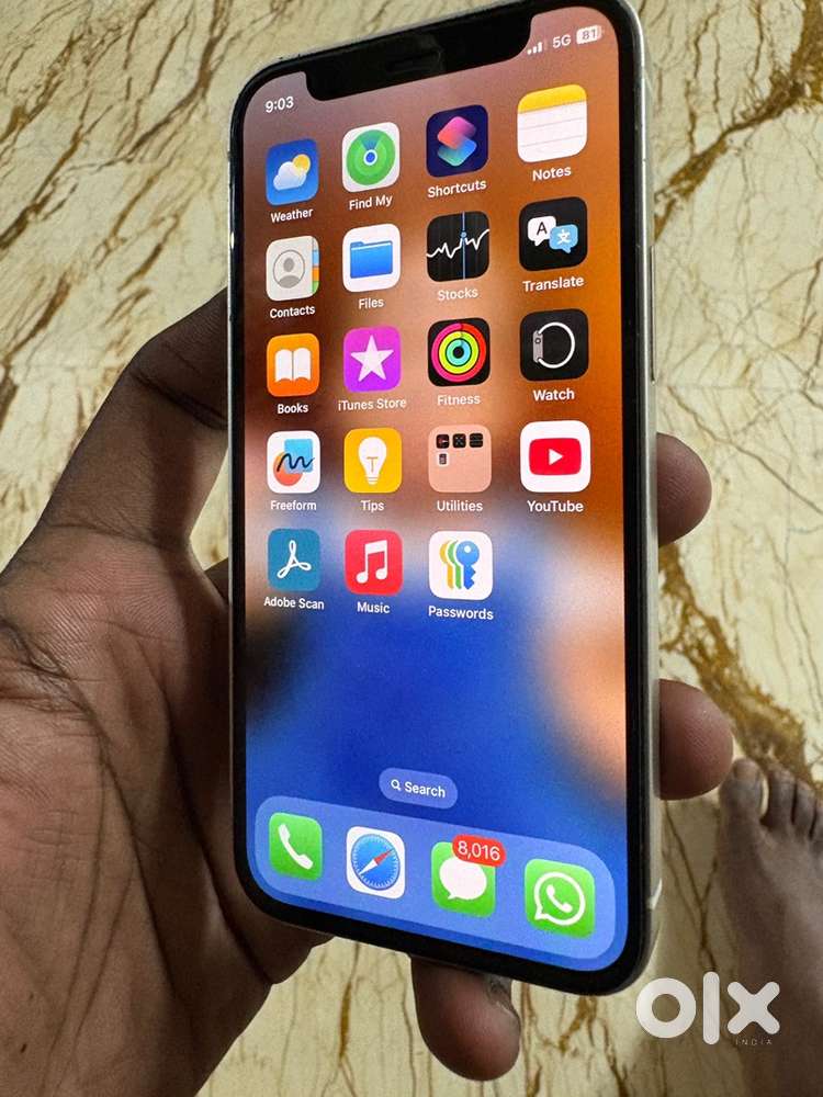 selling iphone 12 mini phone in good condition