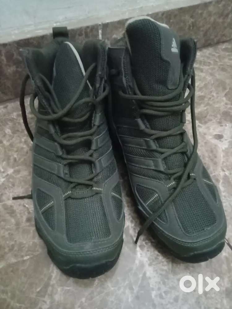 Adidas army color boot