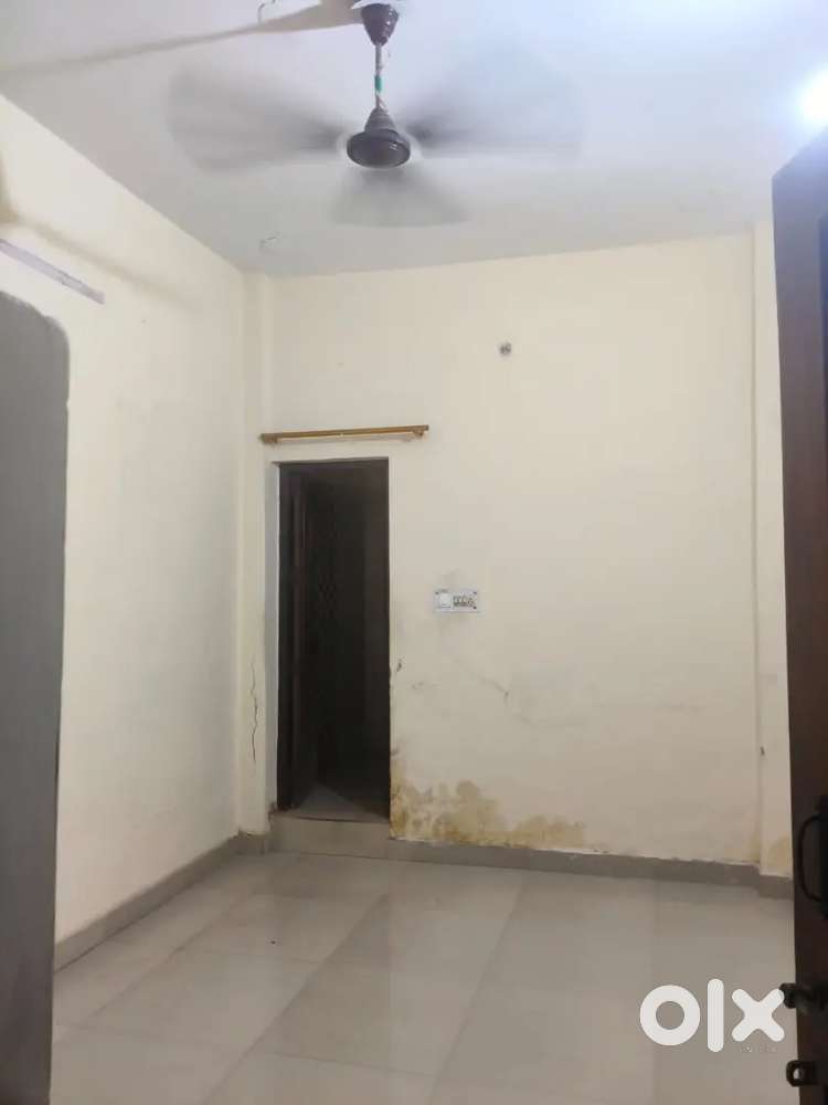 Need room patner beta 2 near gate number 6