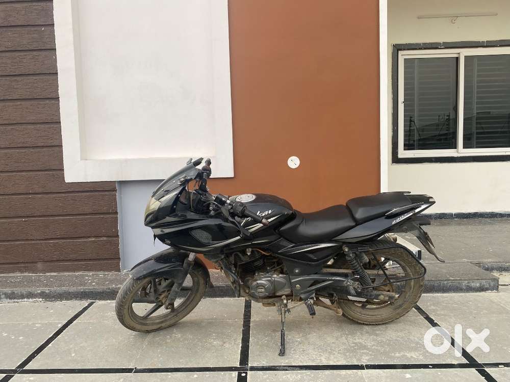 Pulsar 220F