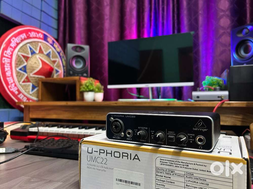 Behringer U-PHORIA UMC22 Audiophile 2x2 USB Audio Interface with MIDAS
