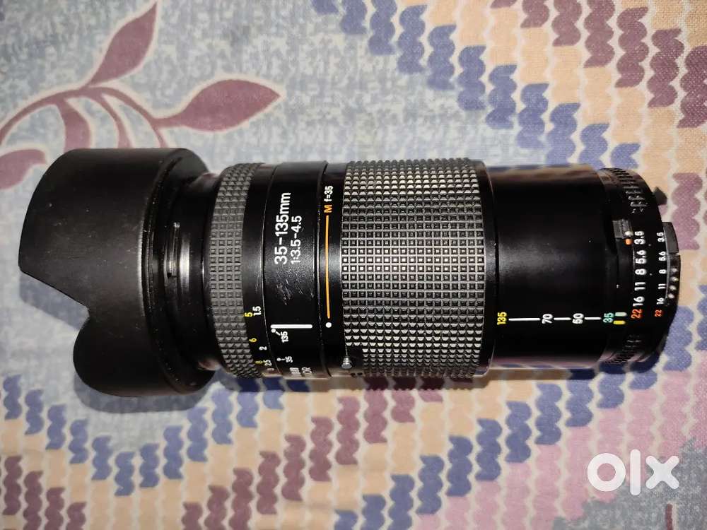 Nikon 35-135mm f/3.5-4.5 zoom lens. This is a vintage autofocus lens