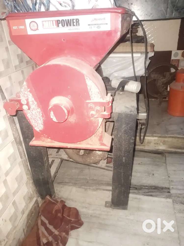 Pulverizer for grind dry powder