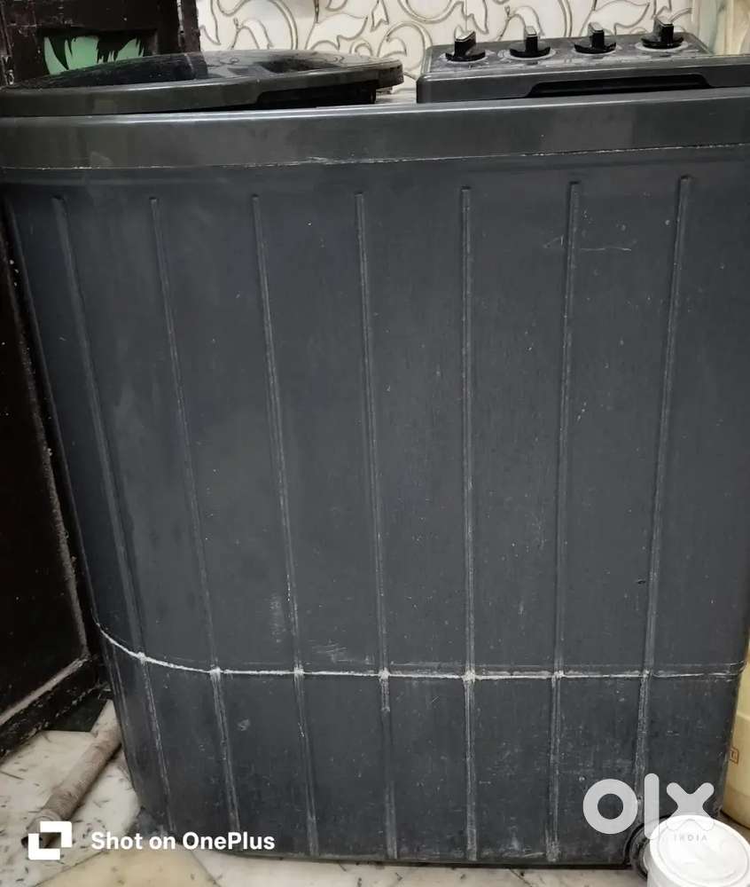Urgently selling whirlpool semi automatic washing machine 8.5 kg