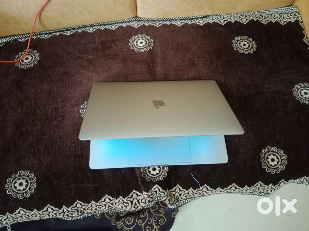 MACBOOK PRO EARLY 2020 I7  IN A++CONDITION