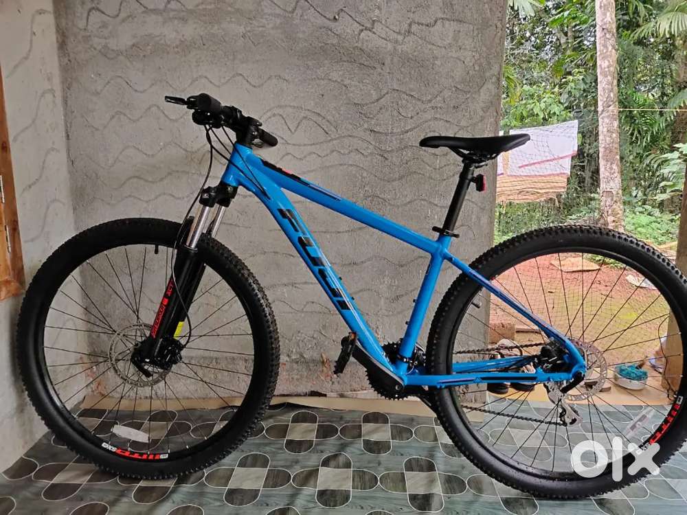 A NEW (FUJI TRAVERSE 1.7 NEVEDA MODEL )branded bycycle from dubai