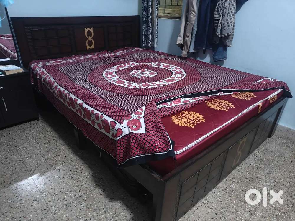 Queen size Bed with Mattress