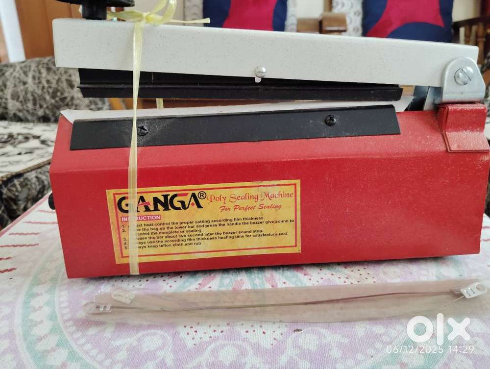 Polythene sealing machine