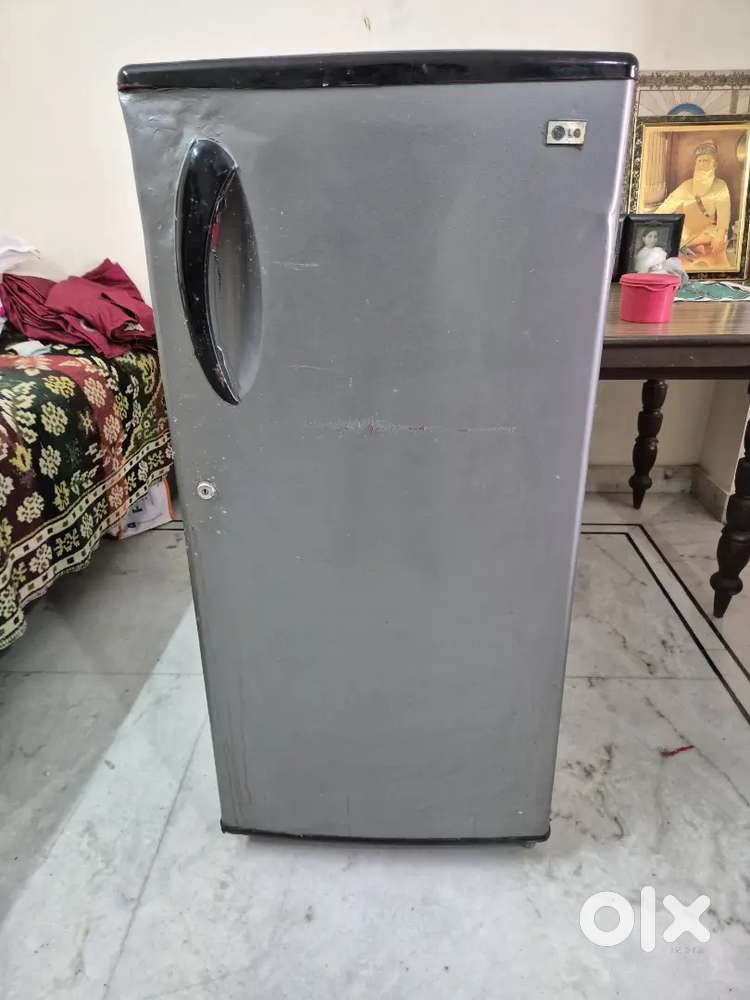 Single door refrigerator