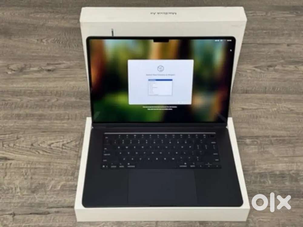 Used 5 months only Apple 2025 MacBook Air15M416GBRAM256GB SSDMidnight