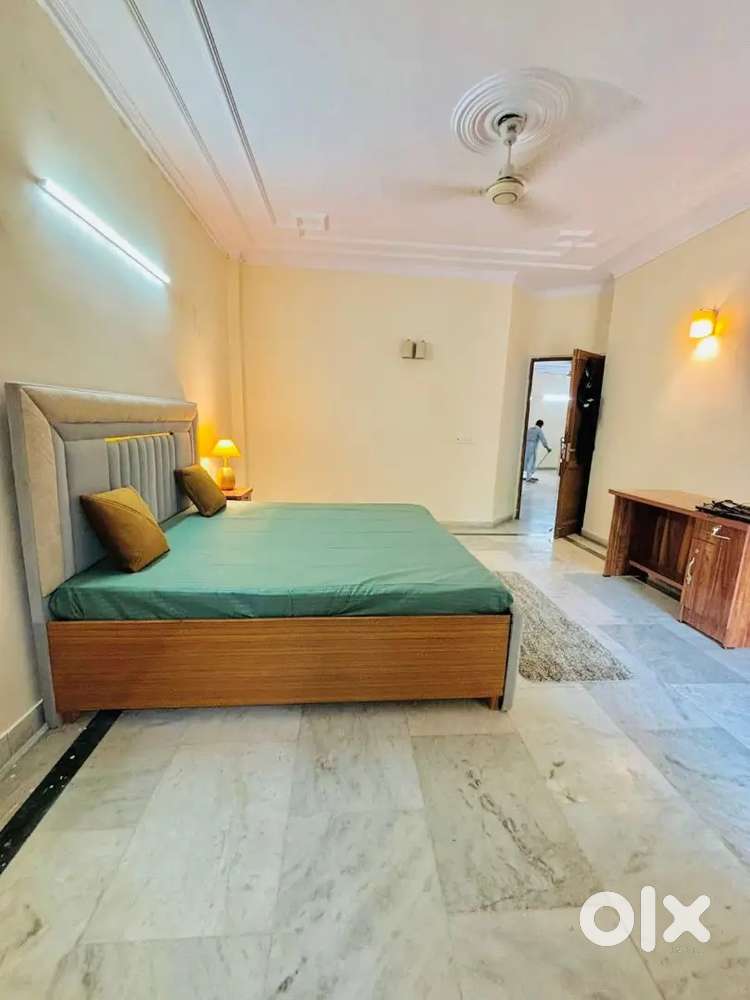 pg for cuples  working students with 3time good ,gym , ,gaming area