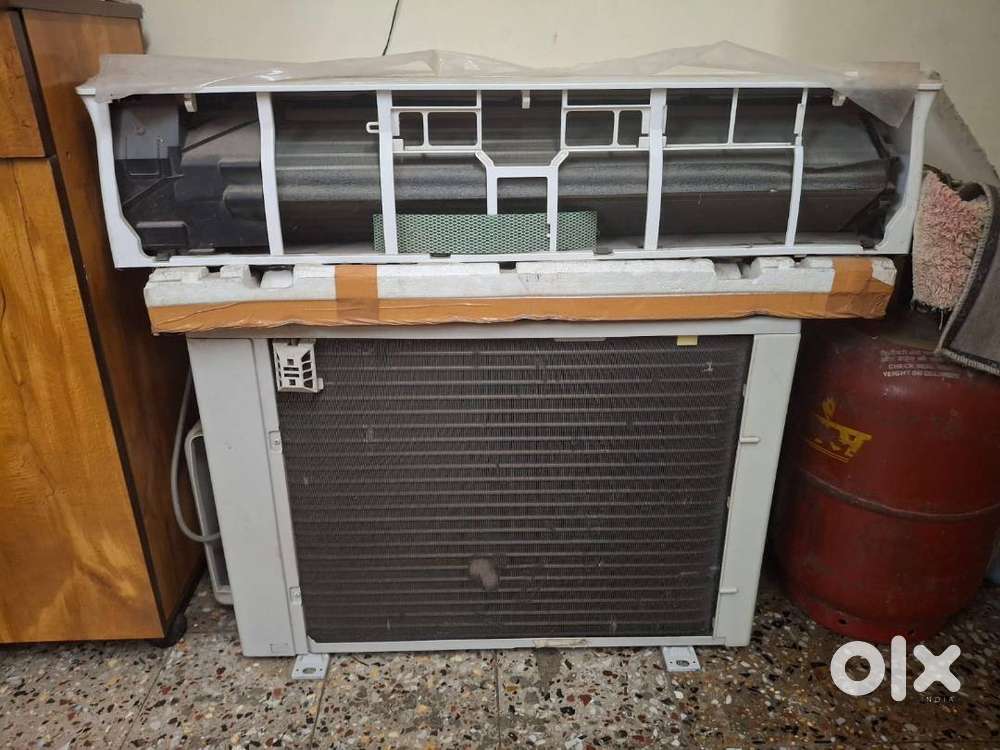 Hardly used LG Dual Converter 1.5 tonnes Split