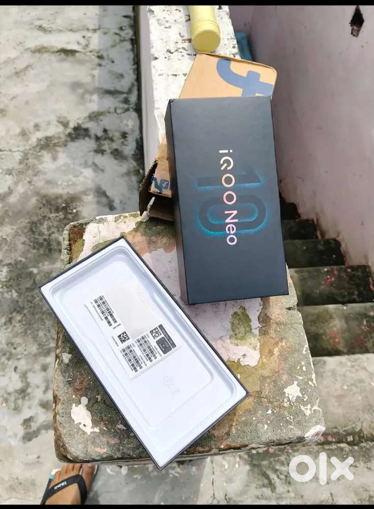 IQOO  NEO 10R 8/258  SUPER PHONE OKKA CHINNA SCRATCH KUDA LEDU