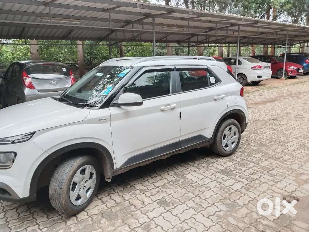 Hyundai Venue 2022 Petrol 23252 Km Driven