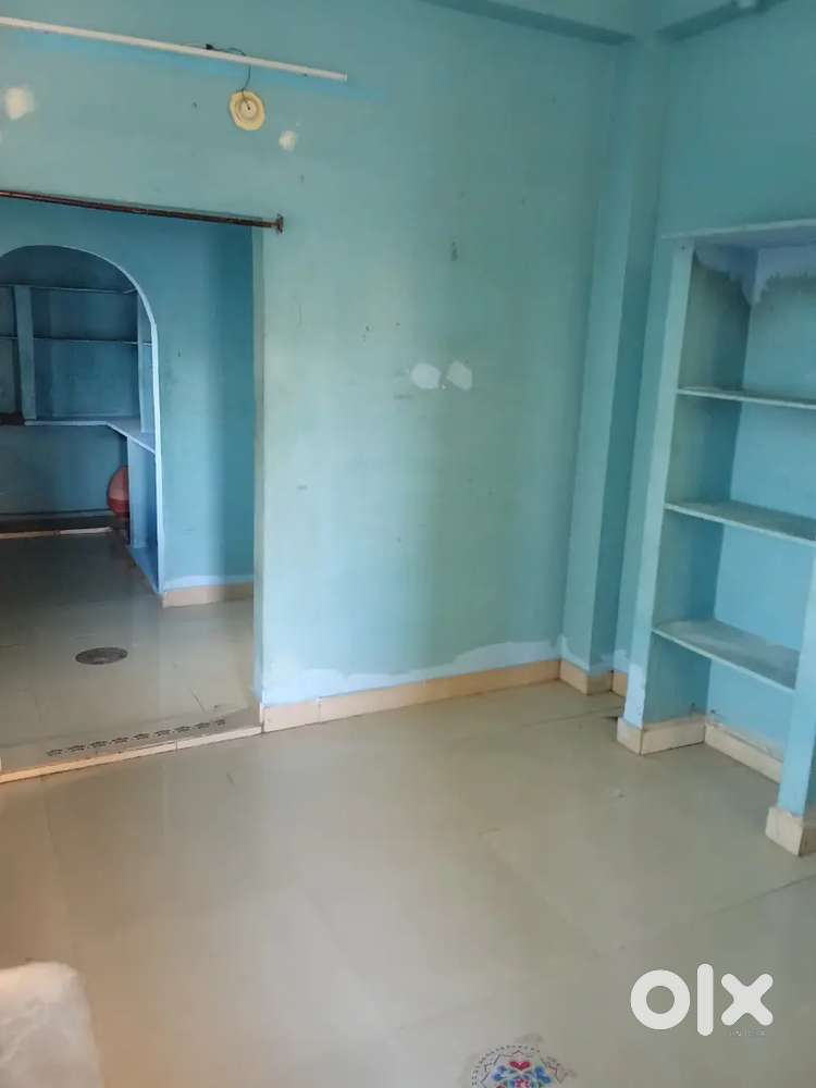 2bhk house for rent near sbi bank back side