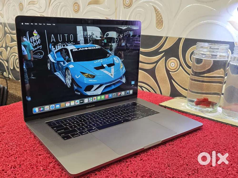 Apple Macbook Pro i9 16gb 512gb 5.5gb GRAPHICS 15inch Retina Touchbar