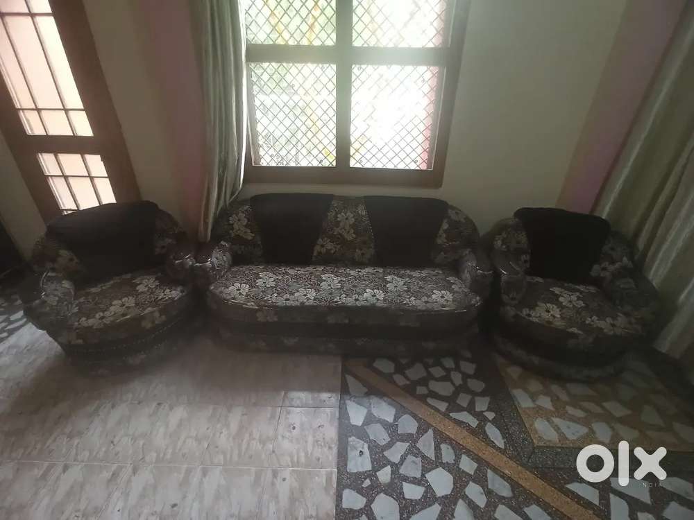 Sofa set 5  seater