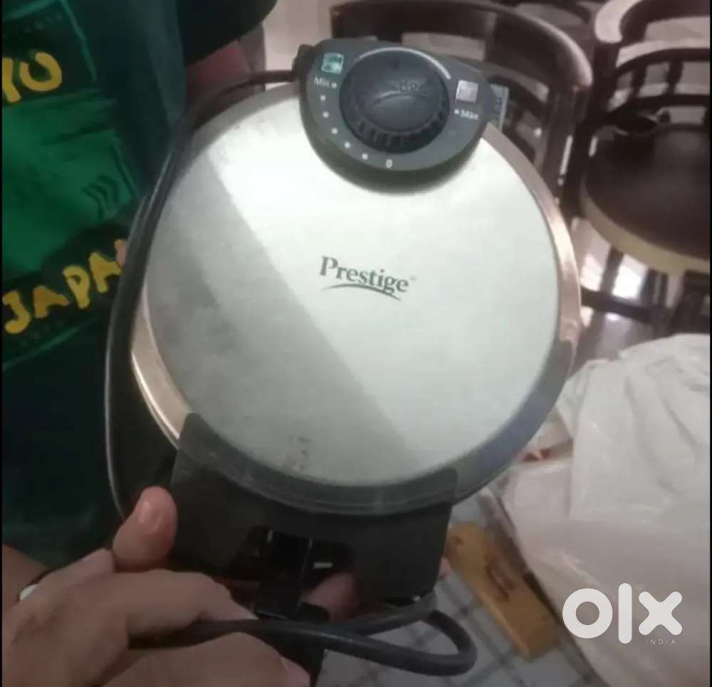 Electric cooker and roti maker