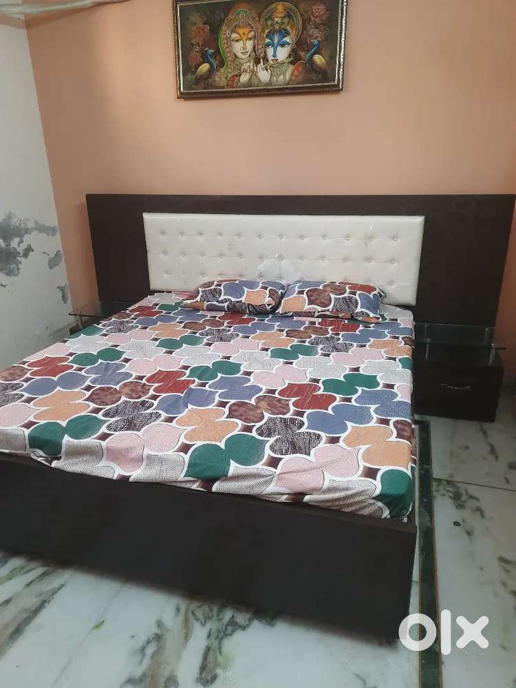 Double bed with side tables