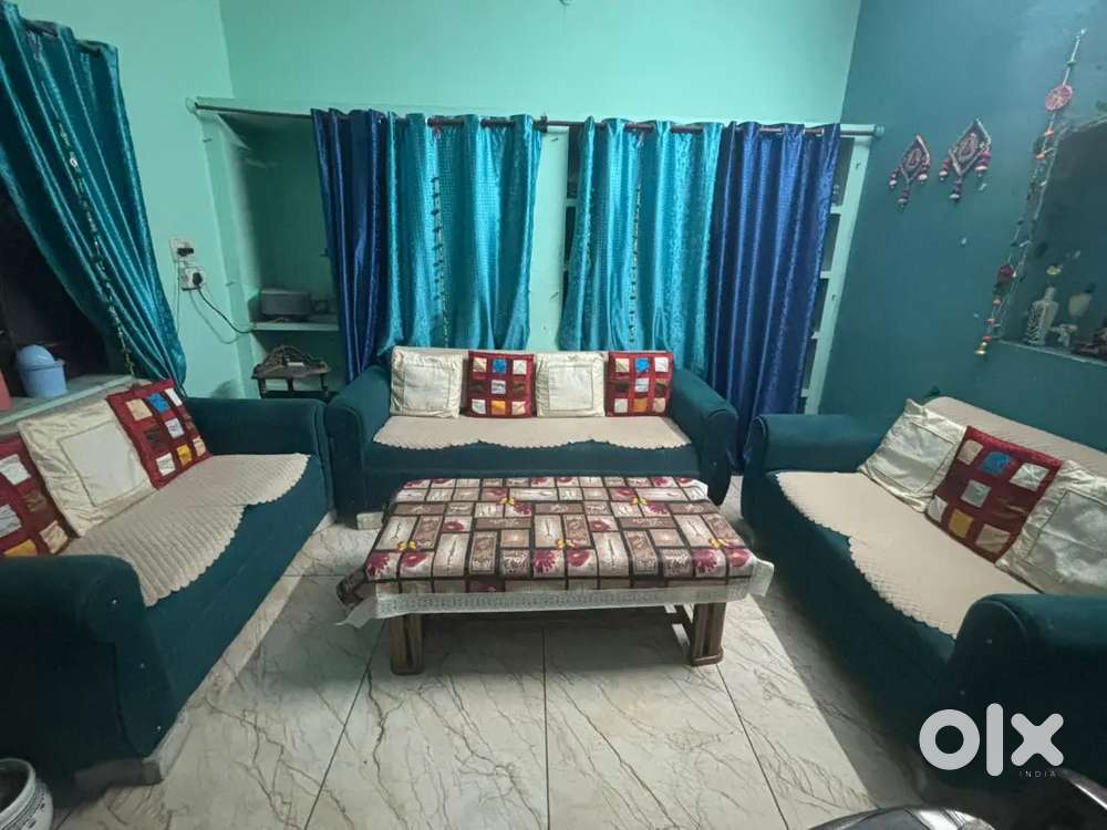 7 seatr sofa in new condition only 20000rs