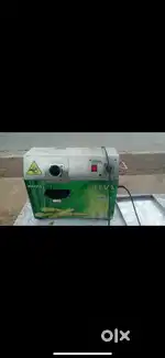 Heavy-Duty Sugarcane Juice Machine – Ideal for Shops & Juice Stalls