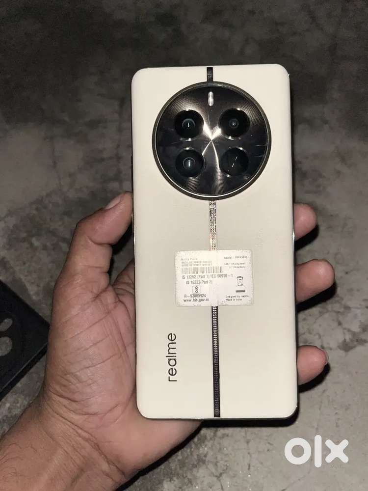 Realme 12 pro 5g all ok original charger no box bill hai phone ka.
