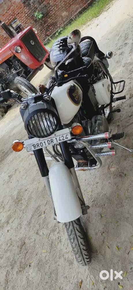 Roya enfiled classic 350 CC in impressive condition.