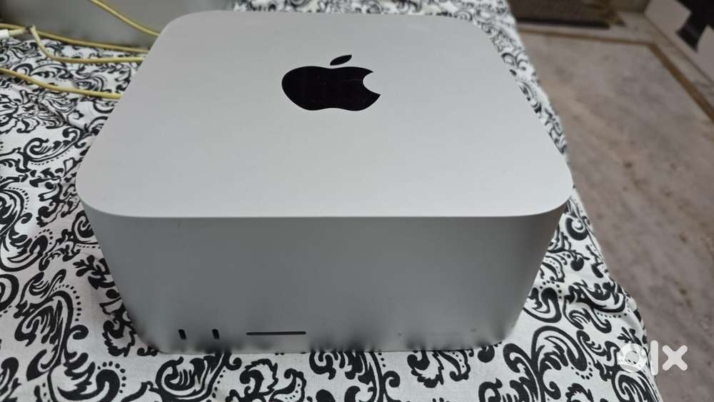 Apple Mac Studio M1 Max /32GB RAM/2TB Storage/10 Co CPUS/24Co GPU