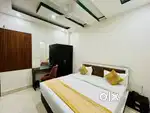 Hotal for rent in vishweshwar ganj