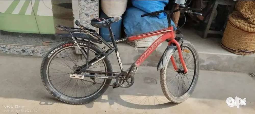 Red and black cycle