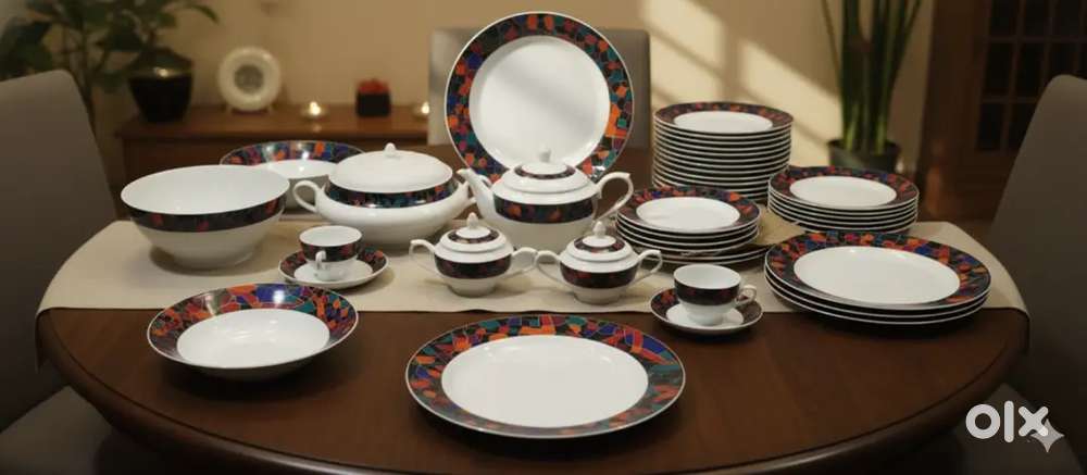 LUXURY DINNING: ORITSU Premium Porcelain 44-Piece Dinner & Tea Set