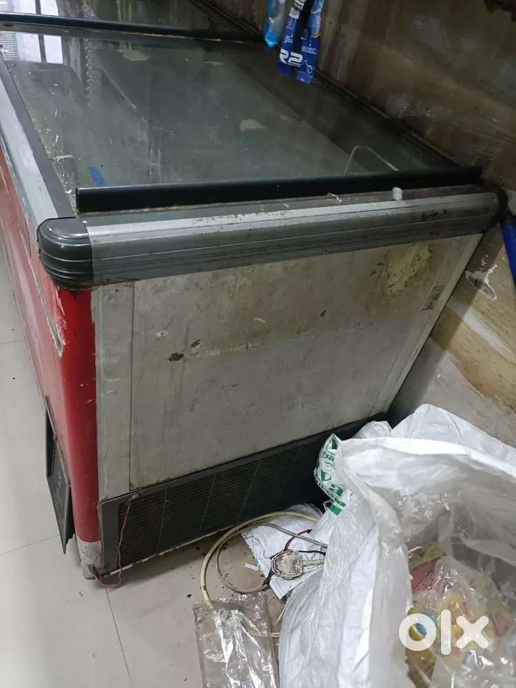 D fridge (ice cream fridge)