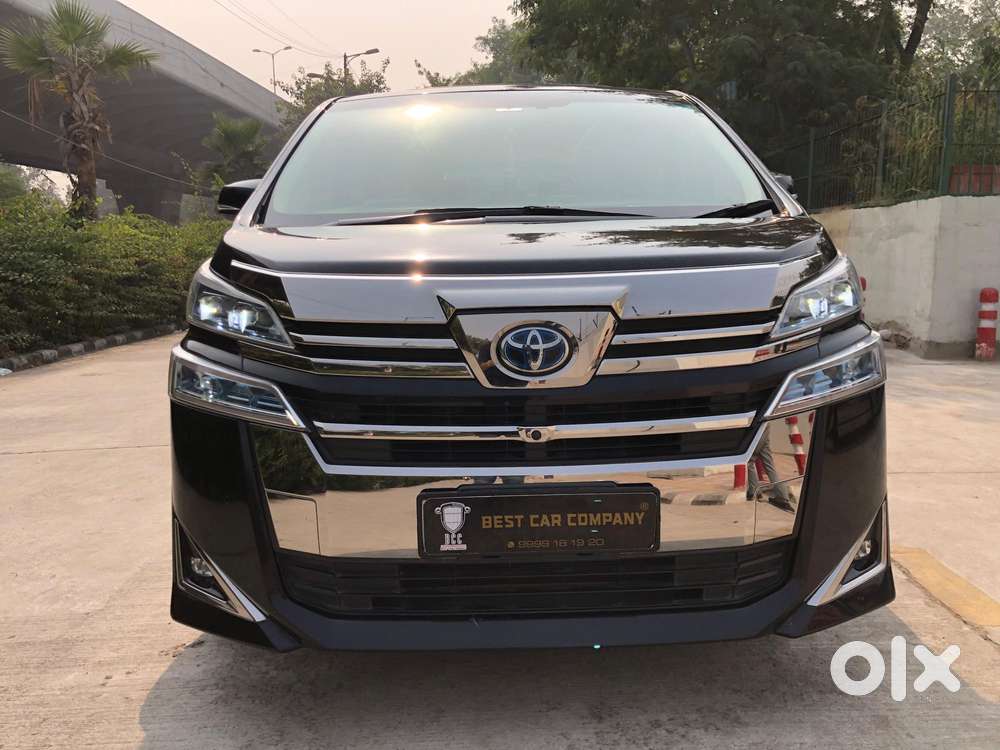 Toyota VELLFIRE 2.5 Executive Lounge, 2023, CNG & Hybrids